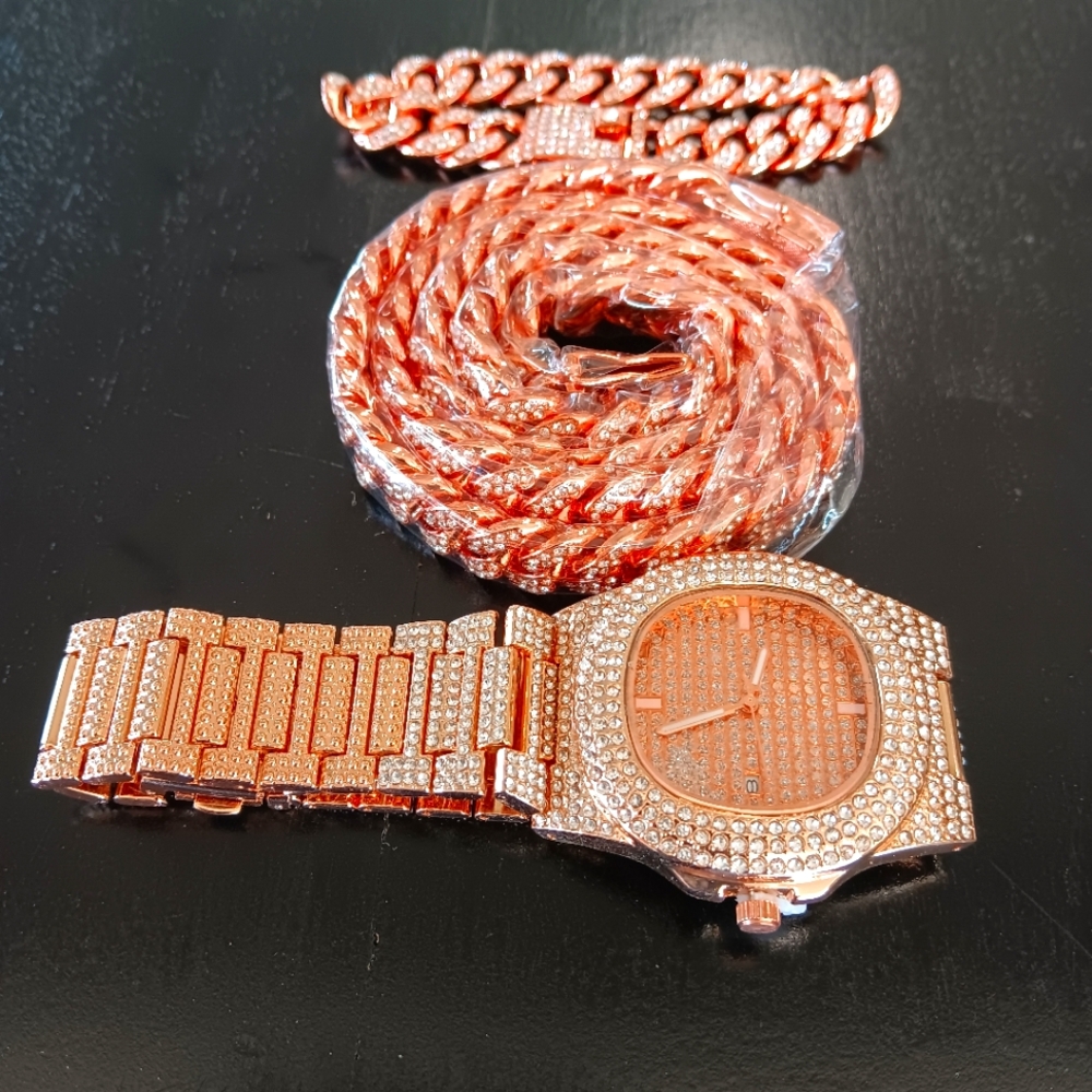 Three piece jewelry set